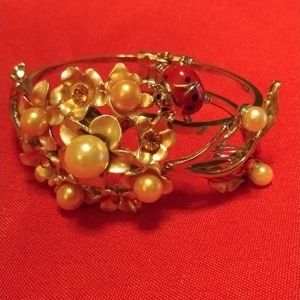 Pearl with Yellow Flowers Bracelet